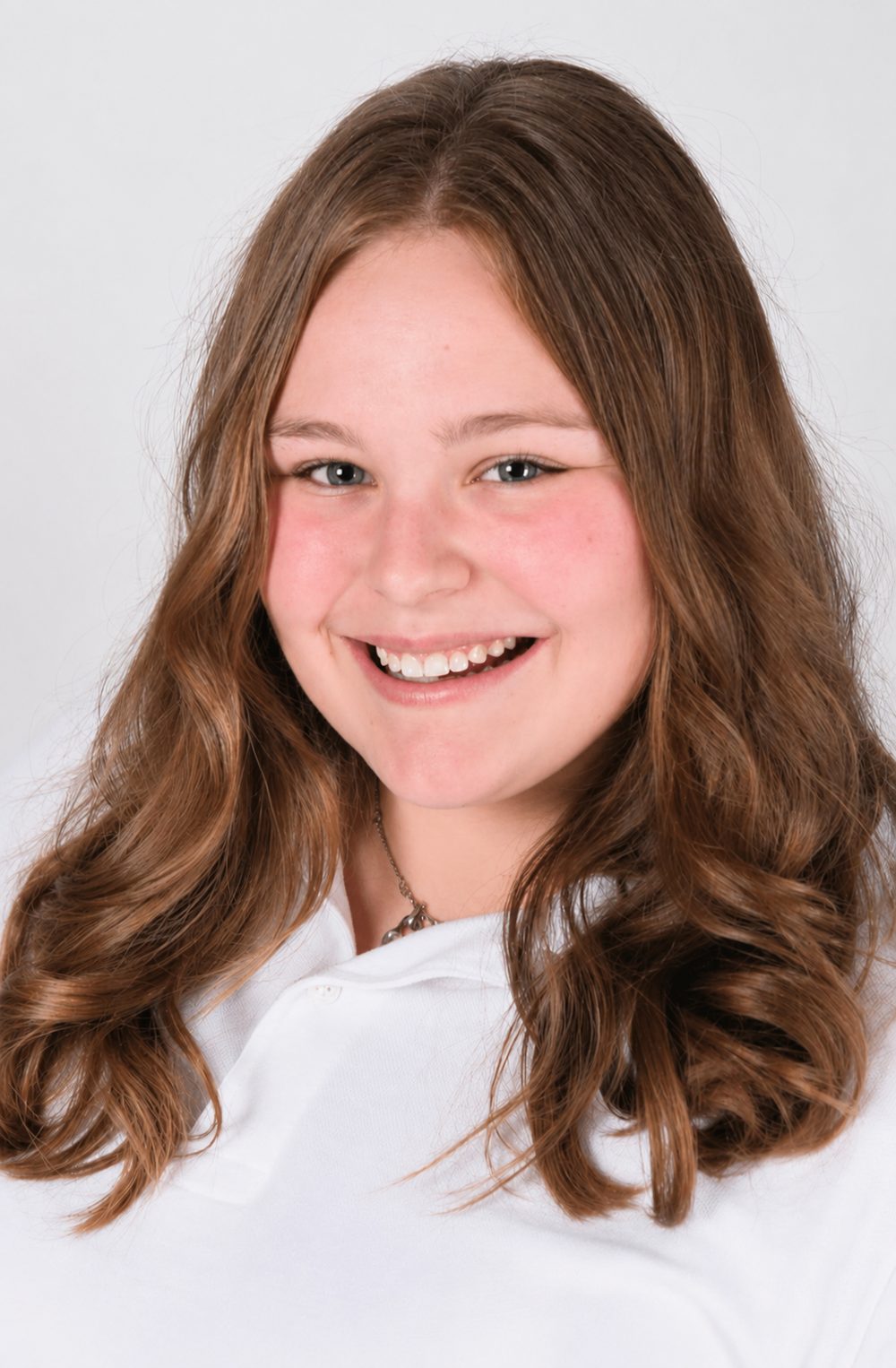 Julia Anna Prylowski vor dem Eingang von Kleine Auszeit